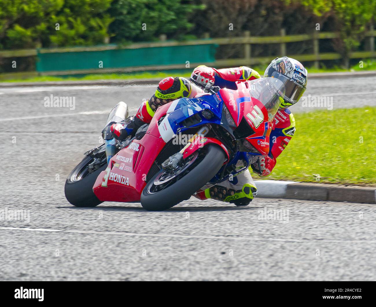 John McGuinness MBE. CP Hire Superstock Race, International North West 200 Toad Race 2023, Irlanda del Nord Foto Stock