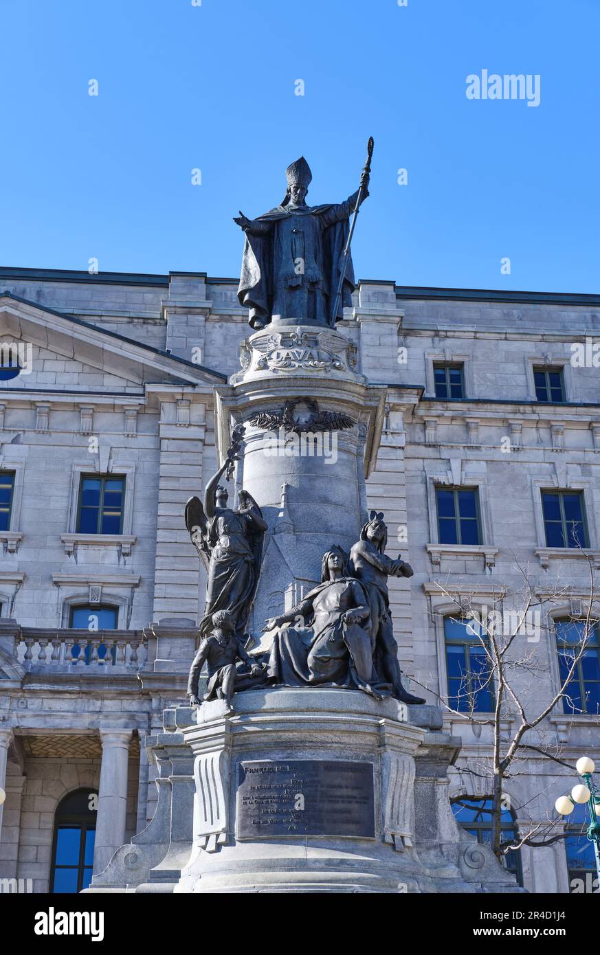 Monumento Francois de Laval e vecchio ufficio postale, Quebec City, Canada Foto Stock