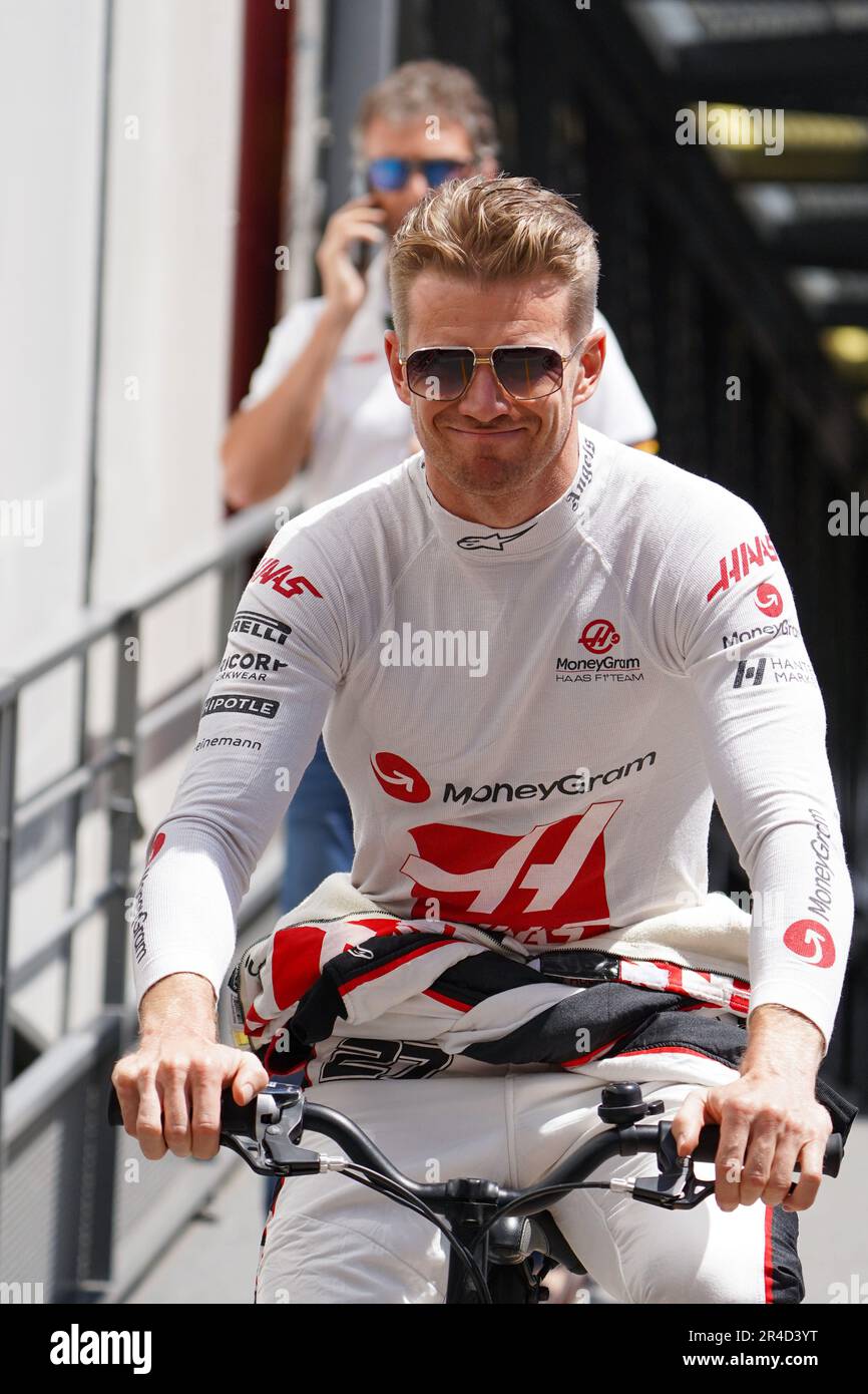 Mezzolombardo, Mezzolombardo, Italia. 27th maggio, 2023. Il pilota tedesco Nico Hulkenberg (Haas F1 Team) arriva in Garage sabato prima della terza sessione di pratica al Gran Premio di Monaco di Formula 1 della FIA sul circuito di Monaco. (Credit Image: © Daisy Facinelli/ZUMA Press Wire) SOLO PER USO EDITORIALE! Non per USO commerciale! Credit: ZUMA Press, Inc./Alamy Live News Foto Stock