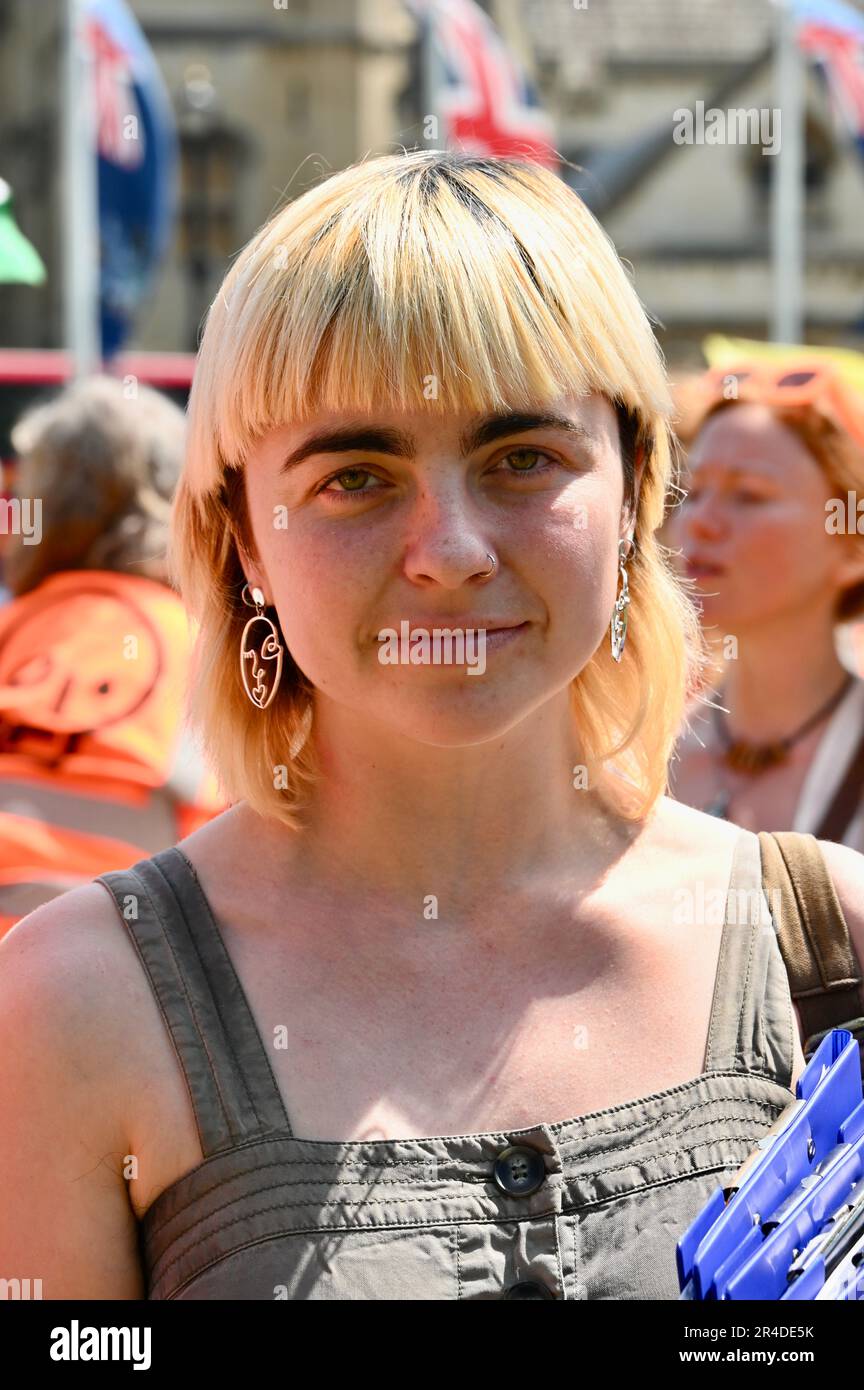 Londra, Regno Unito. 27th Maggio 2023.Rosa Hicks, basta fermare il petrolio, non la mia protesta di Bill. Attivisti di organizzazioni diverse hanno protestato in Piazza del Parlamento contro il disegno di legge del Public Order Act del 2023, entrato in vigore il 3rd 2023 maggio. Foto Stock