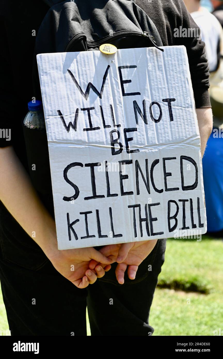 Londra, Regno Unito. 27th maggio 2023. Non la mia fattura. Attivisti di organizzazioni diverse hanno protestato in Piazza del Parlamento contro il disegno di legge del Public Order Act del 2023, entrato in vigore il 3rd 2023 maggio. Credit: michael melia/Alamy Live News Foto Stock
