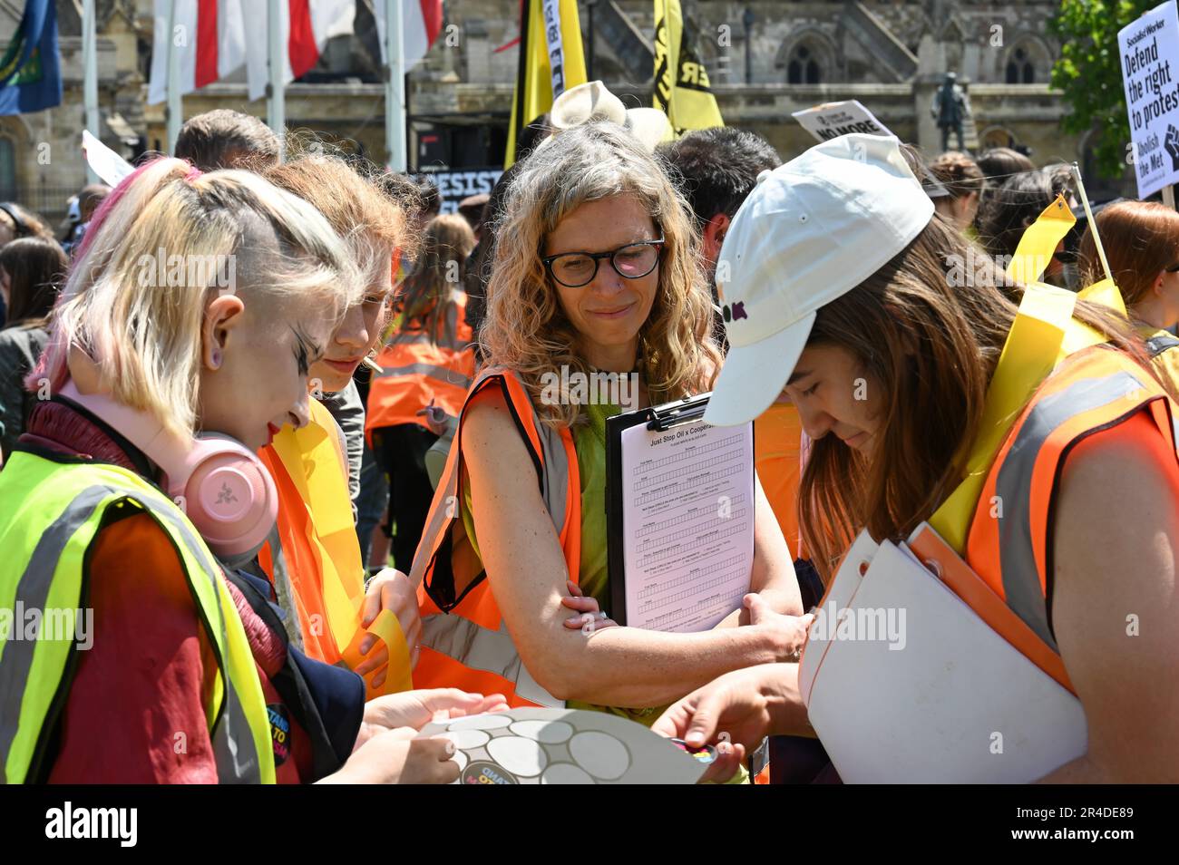 Londra, Regno Unito. 27th maggio 2023. Non la mia protesta di Bill. Just Stop Oil, attivisti di diverse organizzazioni hanno protestato in Parliament Square contro il disegno di legge del Public Order Act del 2023, entrato in vigore il 3rd 2023 maggio. Credit: michael melia/Alamy Live News Foto Stock