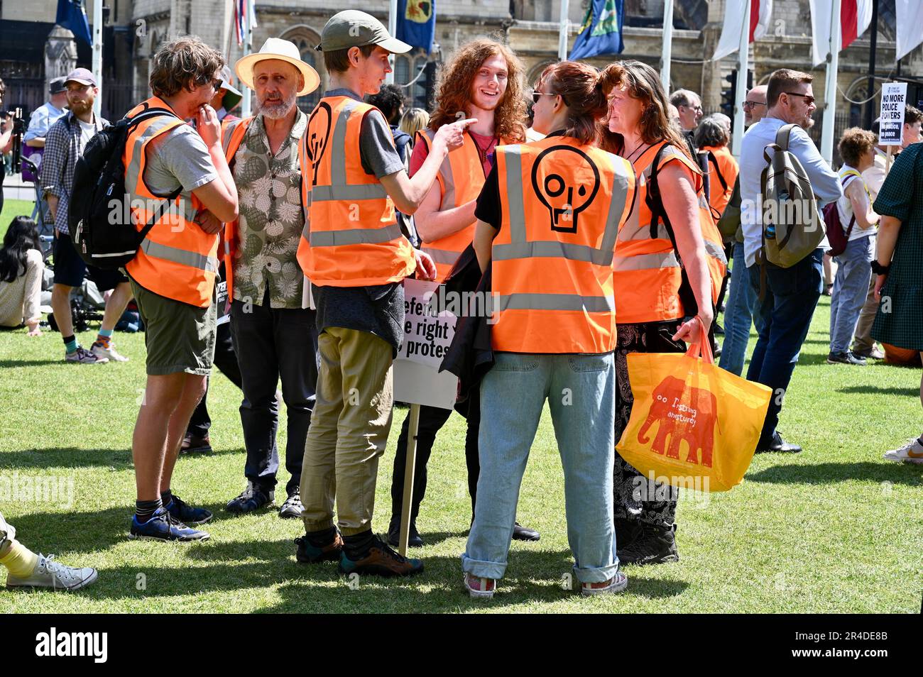 Londra, Regno Unito. 27th maggio 2023. Non la mia protesta di Bill. Just Stop Oil, attivisti di diverse organizzazioni hanno protestato in Parliament Square contro il disegno di legge del Public Order Act del 2023, entrato in vigore il 3rd 2023 maggio. Credit: michael melia/Alamy Live News Foto Stock