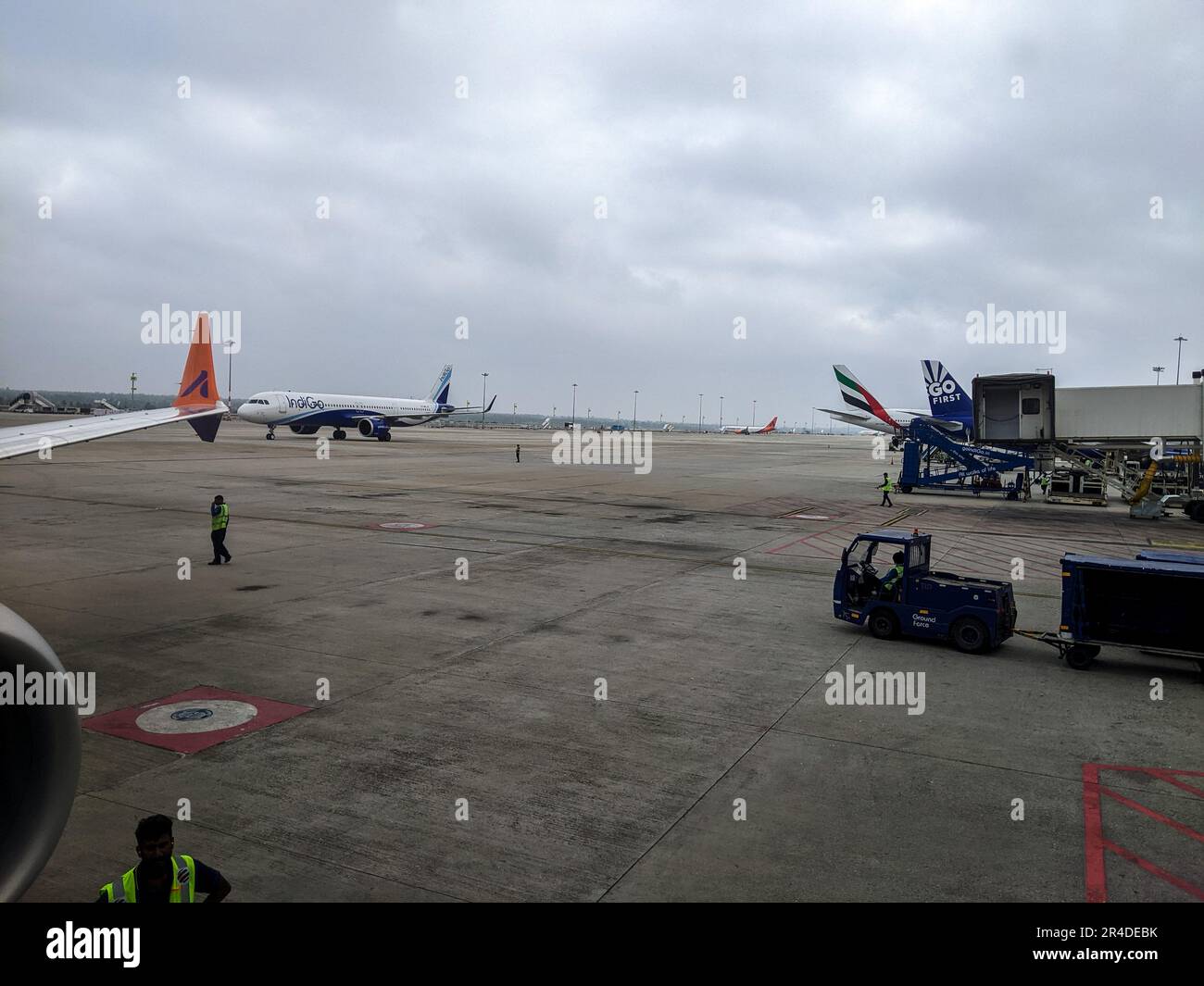 Gli aerei sulla pista di Bangalore Kempegowda aeroporto. Foto Stock