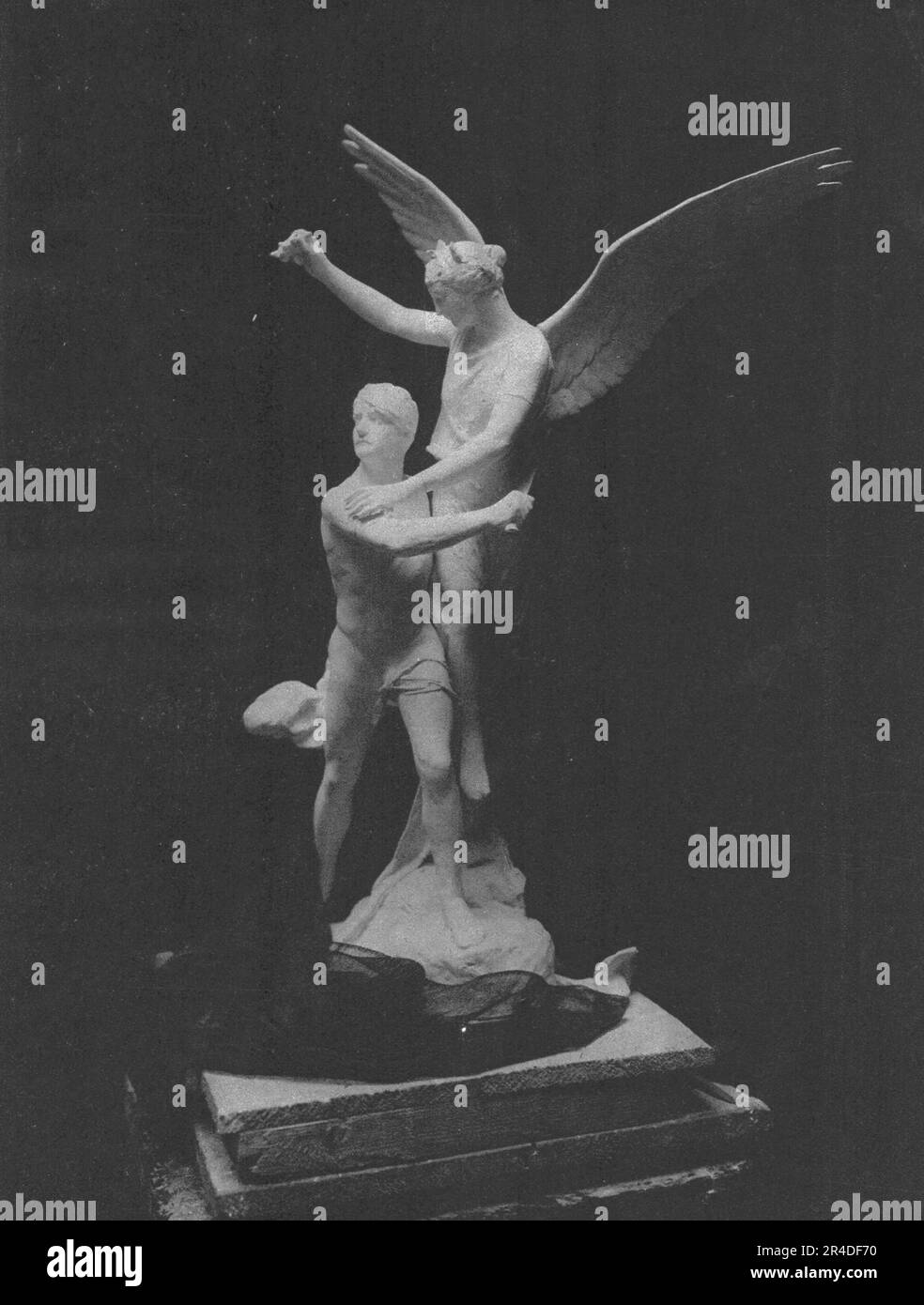 'Gloria Victoribus; Maquette de la derniere oeuvre d'Antonin MERCIE, auteur du "Gloria Victis". Da "Collection de la Guerre IV. L'Illustrazione Tome CXLVIII. La Guerre Juillet, Aout, Settembre, Ottobre, Novembre, Dicembre 1916". (Gloria Victoribus; modello dell'ultima opera di Antonin MERCIE, di Gloria Victis) Foto Stock