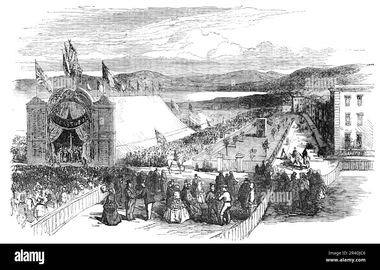Grande manifestazione in onore dei successi degli Alleati nella Crimea, data a South Park, San Francisco, 1856. Guerra di Crimea. '...per il banchetto era stato allestito uno spazioso padiglione. La processione era molto grande e imponente. Esso comprendeva tutti i principali francesi, inglesi, E residenti italiani...saluti di 21 cannoni e 110 cannoni furono sparati dall'anfitrite fritta di H.B.M....su un ampio arco al centro, furono le parole "8th settembre, 1855 Sebastopol"...fu eretto un altare, sul quale furono esposti un crocifisso d'argento e candele accese [con] corone di sempreverdi, le bandiere o. Foto Stock