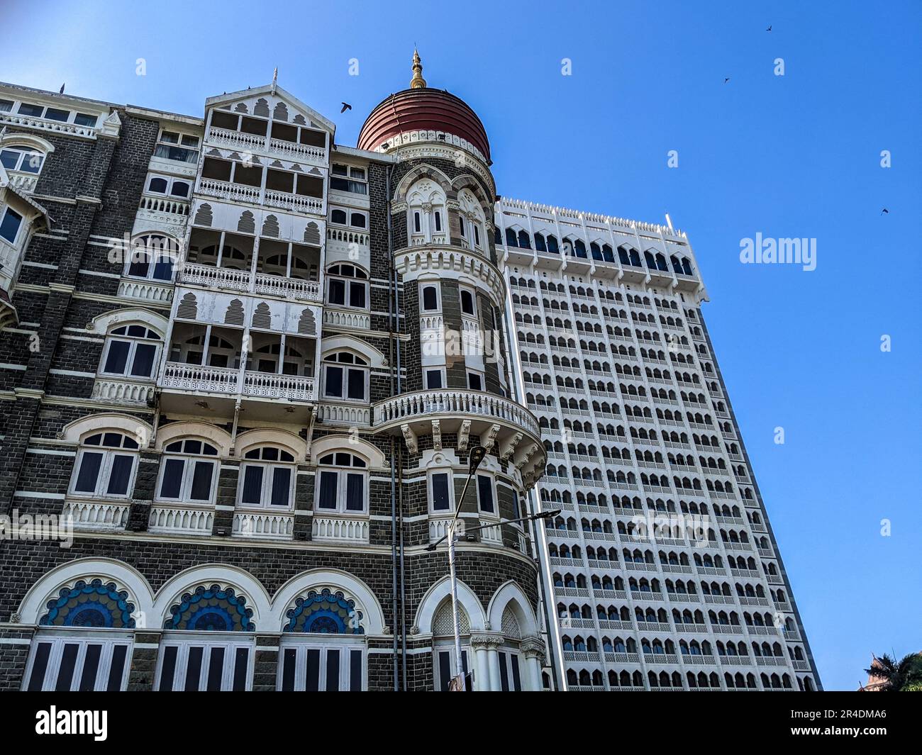 La facciata dell'hotel Taj Mahal Palace a Mumbai. Foto Stock