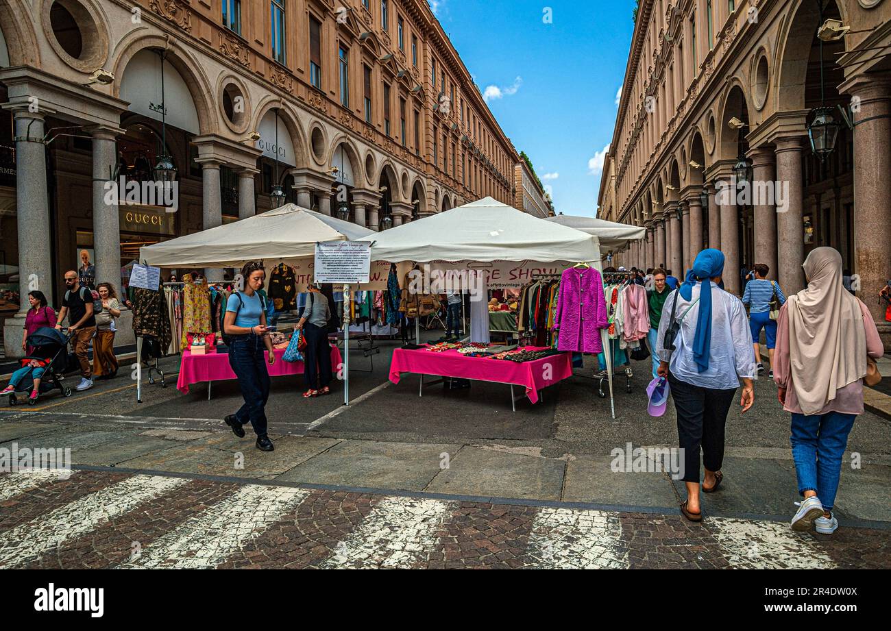 Via Roma, Italia. 27th maggio 2023. Italia Piemonte Torino Vintage market in Via Roma Credit: Realy Easy Star/Alamy Live News Foto Stock