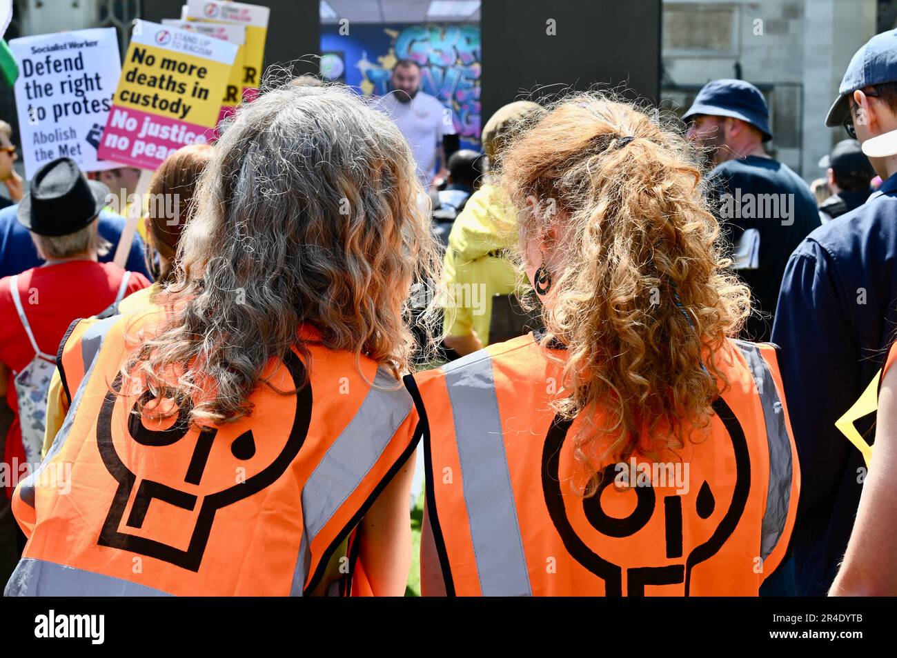 Non la mia protesta di Bill. Attivisti di più organizzazioni hanno protestato in Piazza del Parlamento contro il disegno di legge del Public Order Act del 2023, entrato in vigore il 3rd 2023 maggio. Parliament Square, Westminster, Londra, Regno Unito Foto Stock
