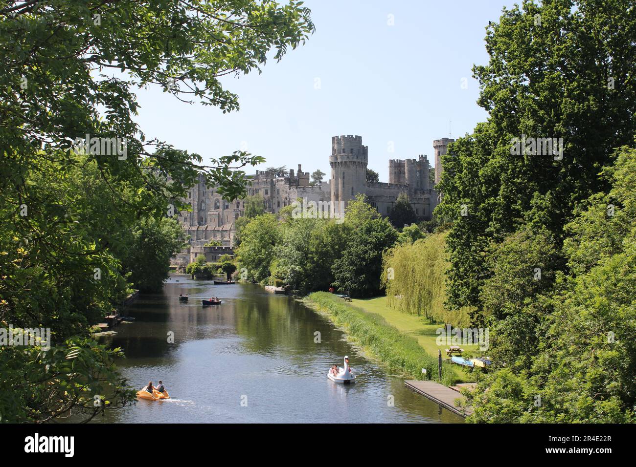 Graffiti sotto i ponti sul fiume Avon nel Warwickshire, Inghilterra Foto Stock