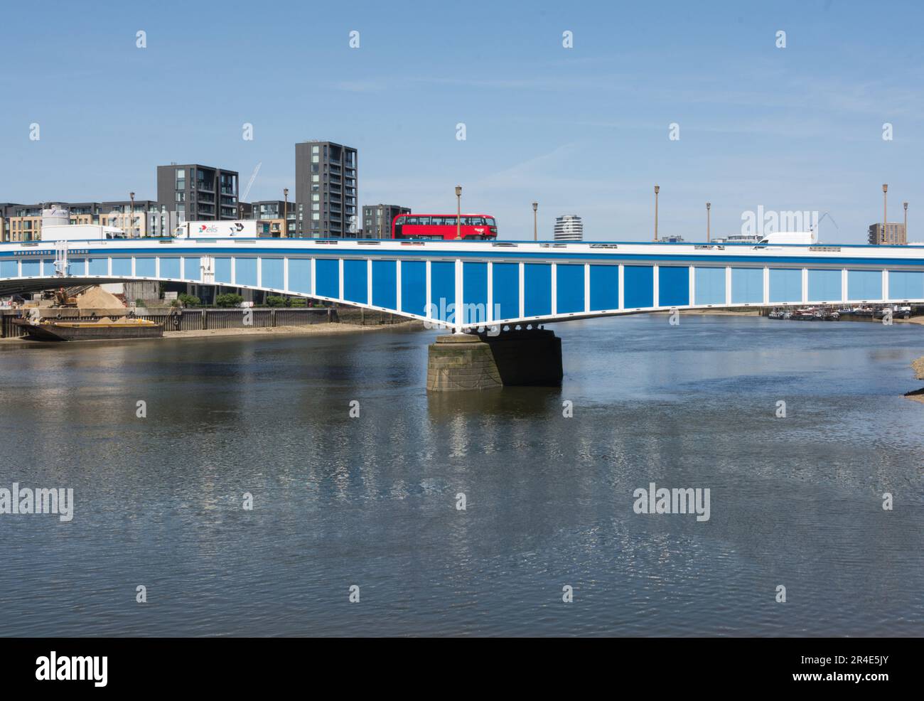 Il 1940s° ponte Wandsworth e il Tamigi di Sir Thomas Peirson Frank, Londra, Inghilterra, Regno Unito Foto Stock