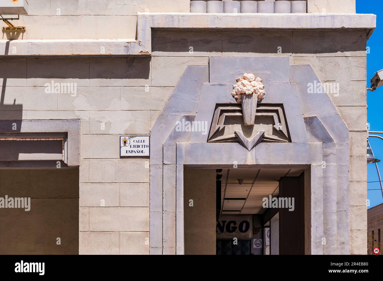 Dettaglio. Il Monumental Cinema Sport era un cinema in stile art deco nel modernista Ensanche della città spagnola di Melilla, l'opera più importante Foto Stock