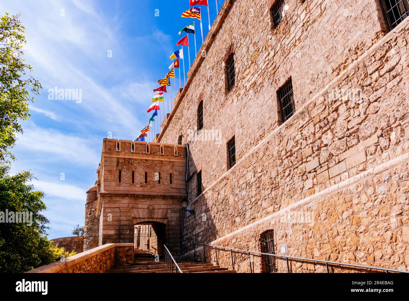 La Puerta de la Marina è la porta di accesso alla prima recinta fortificata di Melilla la Vieja, sul fronte mare, nella città spagnola di Melilla. Esso Foto Stock