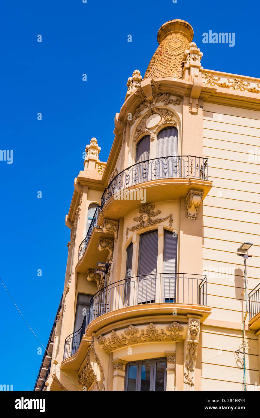 I grandi magazzini la Reconquista è uno dei migliori esponenti del modernismo a Melilla, si trova nella piazza Menéndez Pelayo, all'interno del Mod Foto Stock