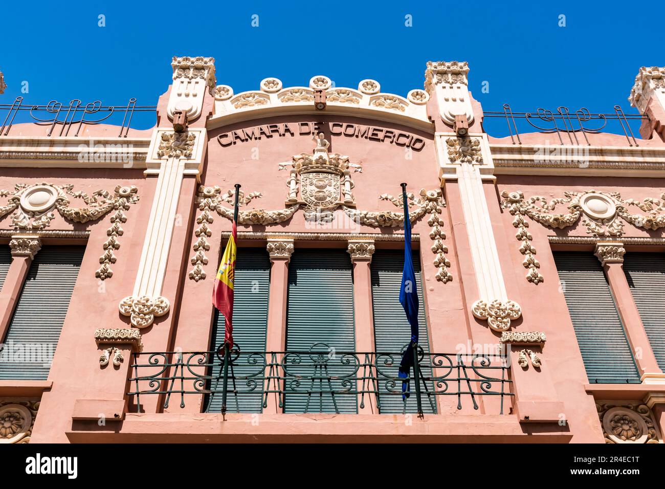 L'edificio della Camera ufficiale di Commercio, industria e navigazione è un edificio modernista situato in via Miguel de Cervantes nel Moderni Foto Stock