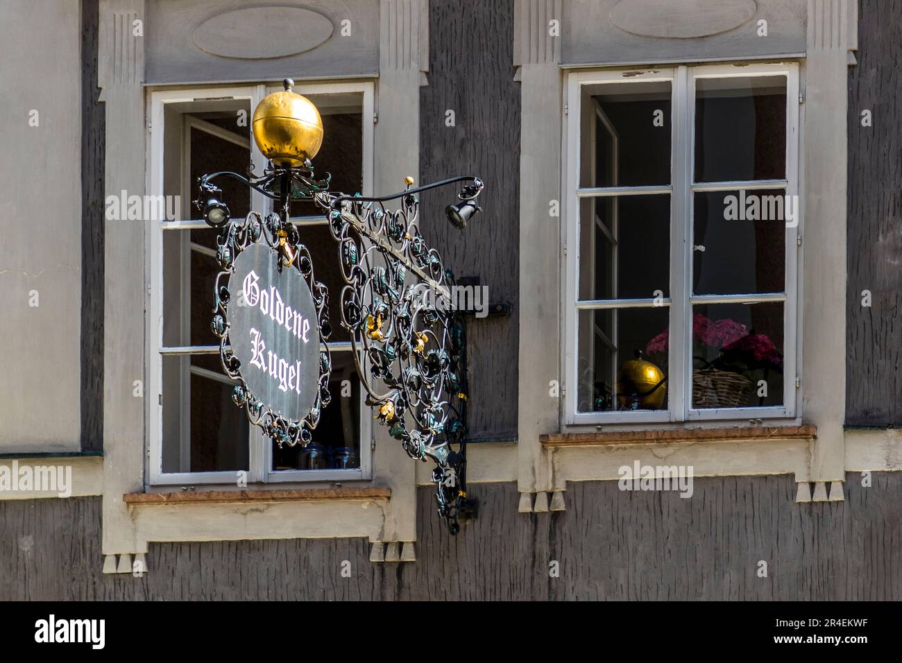 Il Goldene Kugel (Bankhammer) Inn a Judengasse 3, Salisburgo, Austria Foto Stock