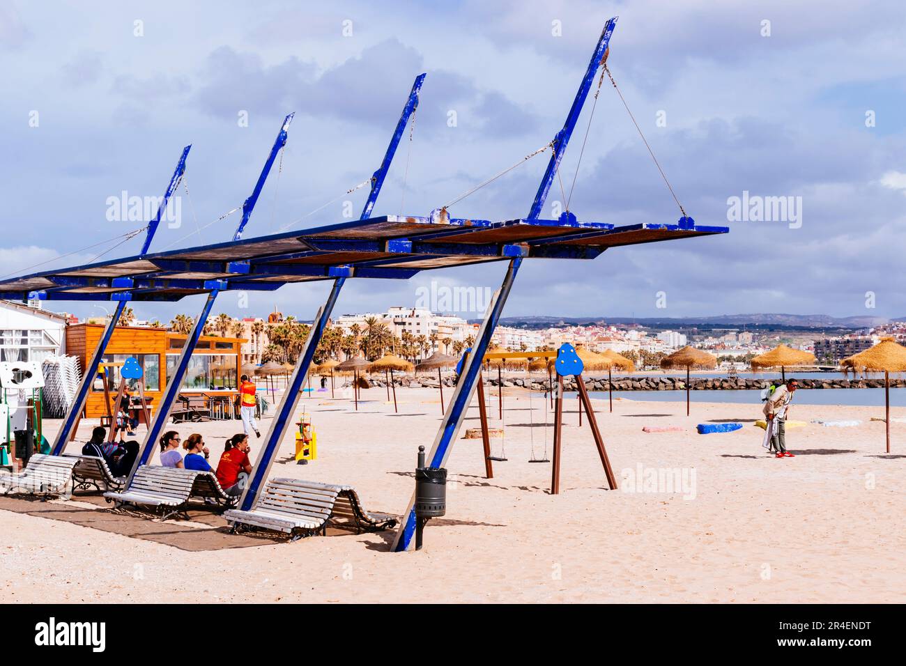 Servizi sulla spiaggia. Spiaggia la Hípica. Spiaggia Bandiera Blu. L'iconica Bandiera Blu è uno dei premi volontari più riconosciuti al mondo per le spiagge. Io Foto Stock