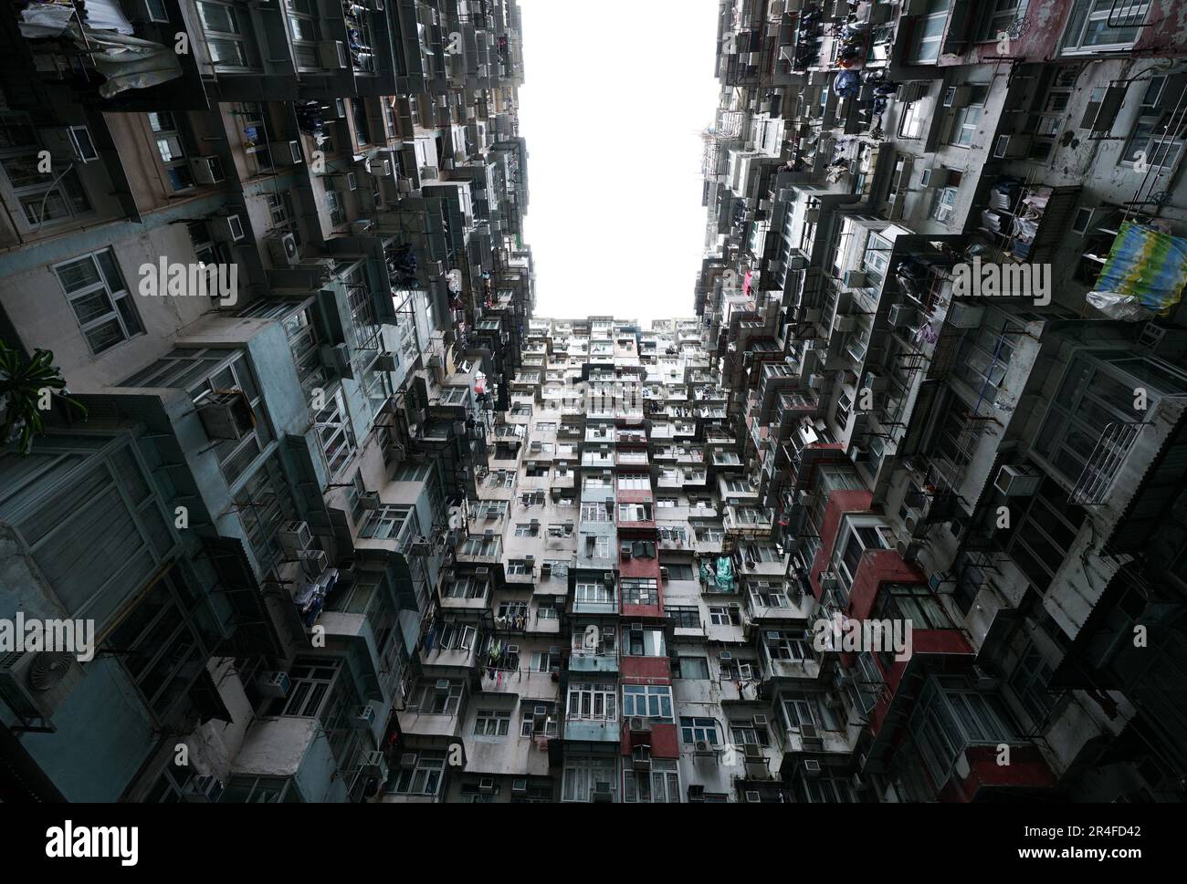 Yick Fat Building, Quarry Bay, Hong Kong. Zona residenziale in vecchio appartamento Foto Stock