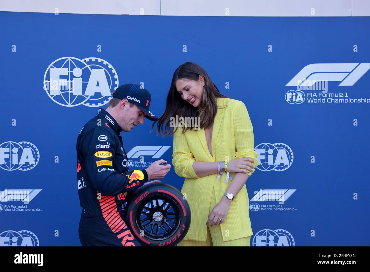 Montecarlo, Principato di Monaco. 27th maggio, 2023. Max Verstappen (NED) Redbull Racing RB19 e Maria Sharapova durante il Gran Premio di Monaco 2023 - Sabato - Libere 3 e qualificazione, Campionato di Formula 1 a Montecarlo, Principato di Monaco, Maggio 27 2023 Credit: Independent Photo Agency/Alamy Live News Foto Stock