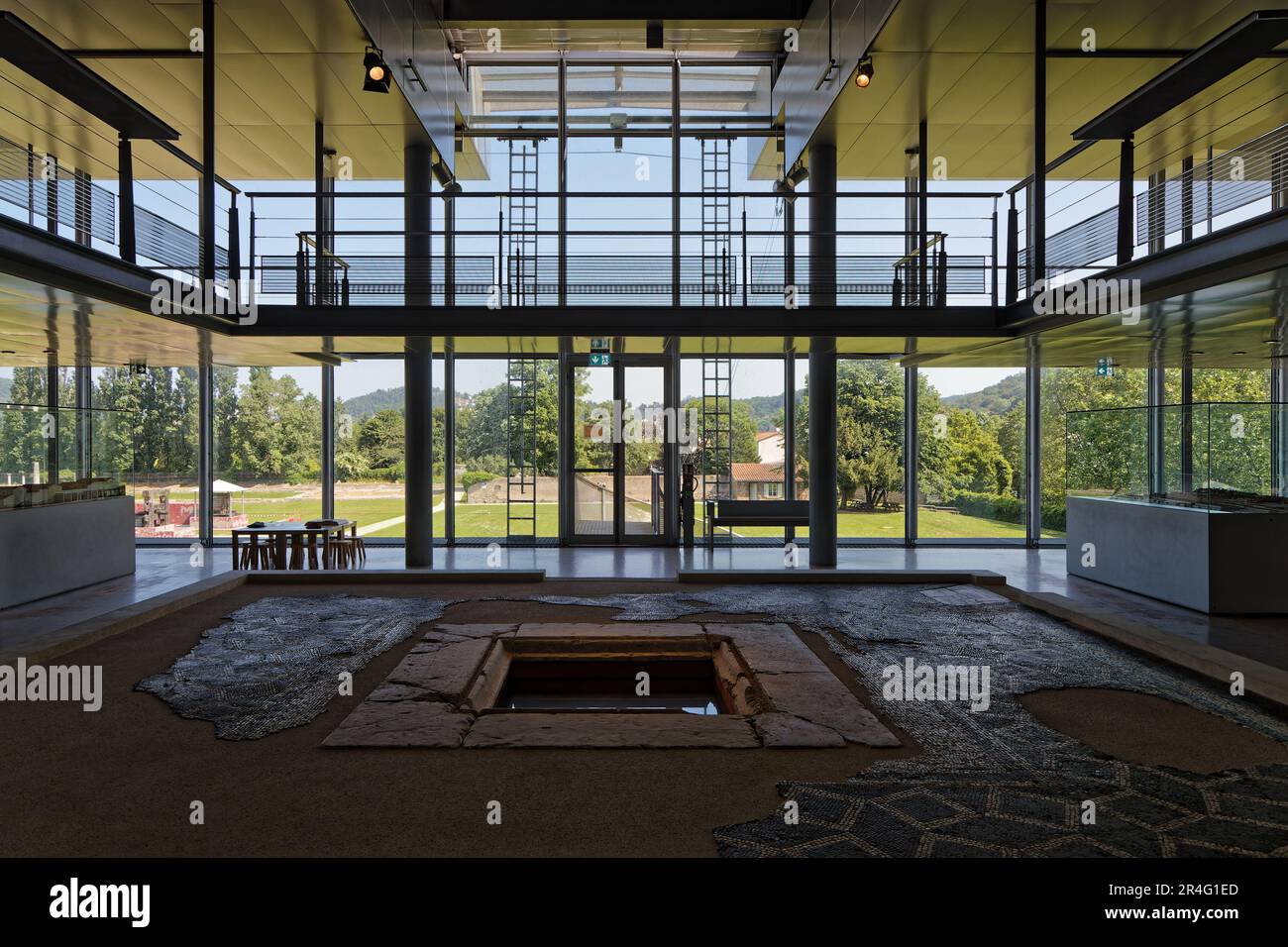 ST-ROMAIN-EN-GAL, FRANCIA, 26 maggio 2023 : il Museo Gallo-Romano di Saint-Romain-en-Gal è un museo archeologico costruito sul sito archeologico di Foto Stock