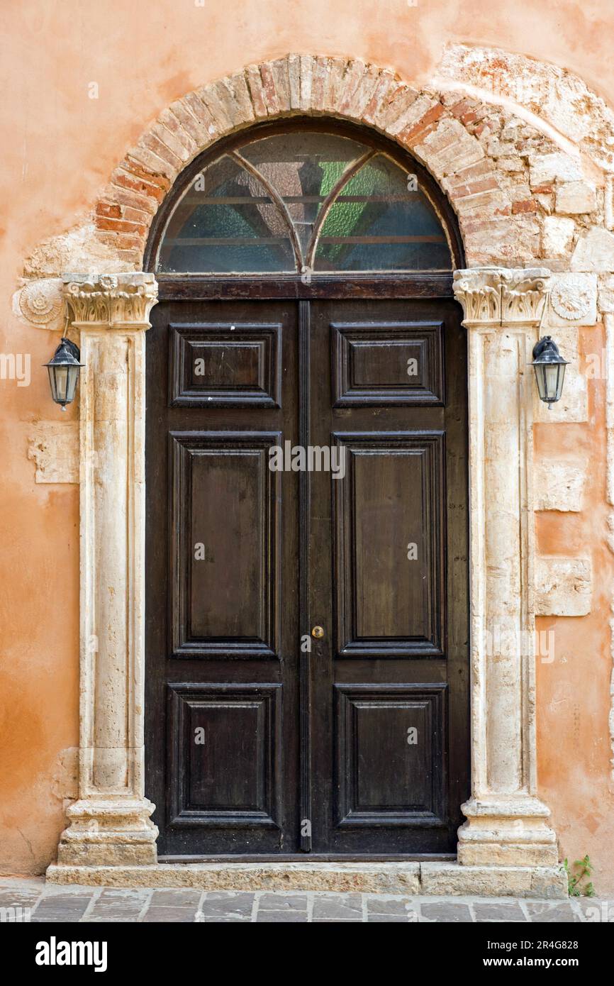 Porta della chiesa a Chania, Creta Foto Stock