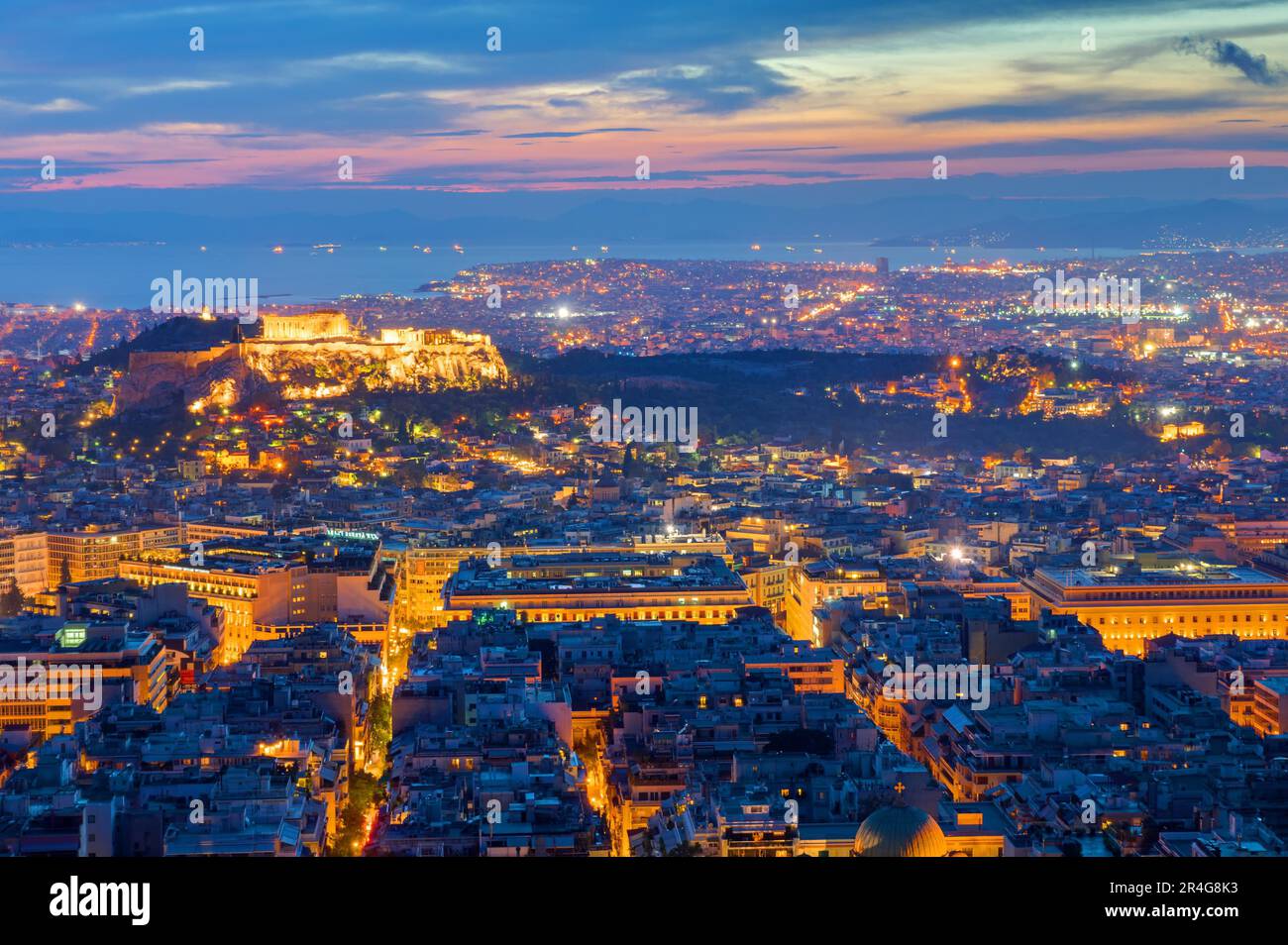 Vista su Atene con l'Acropoli di notte Foto Stock