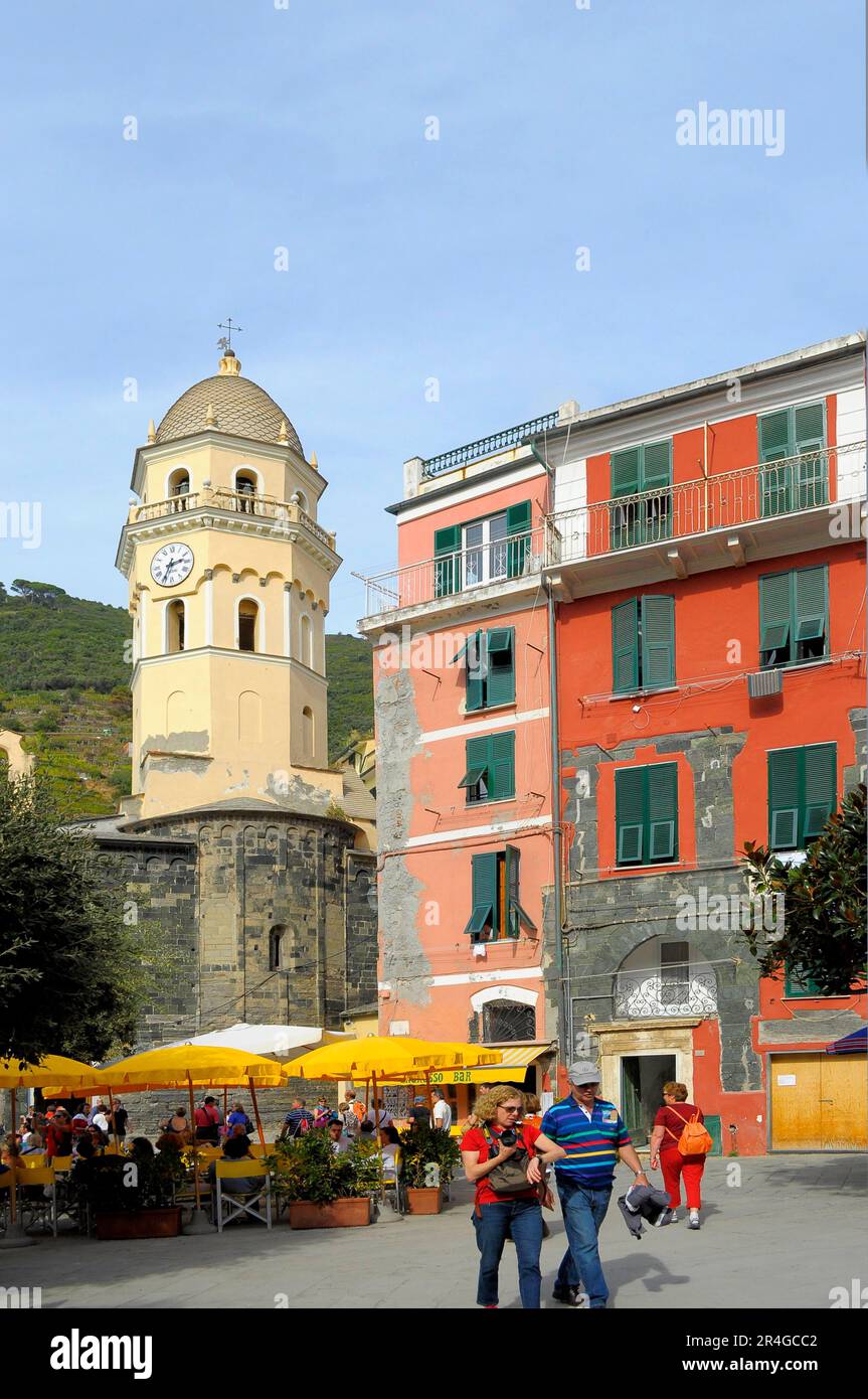 Vernazza, cinque Terre, centro del porto, chiesa, Italia, Italia, Liguria, Riviera di Levante Foto Stock