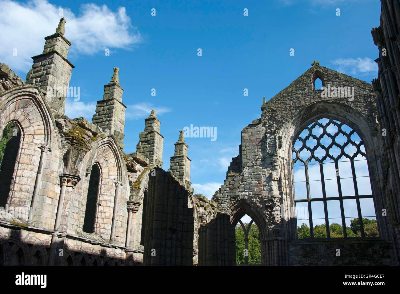 Rovine della chiesa, Holyrood Palace, Edimburgo, Lothian, Scozia, Regno Unito Foto Stock