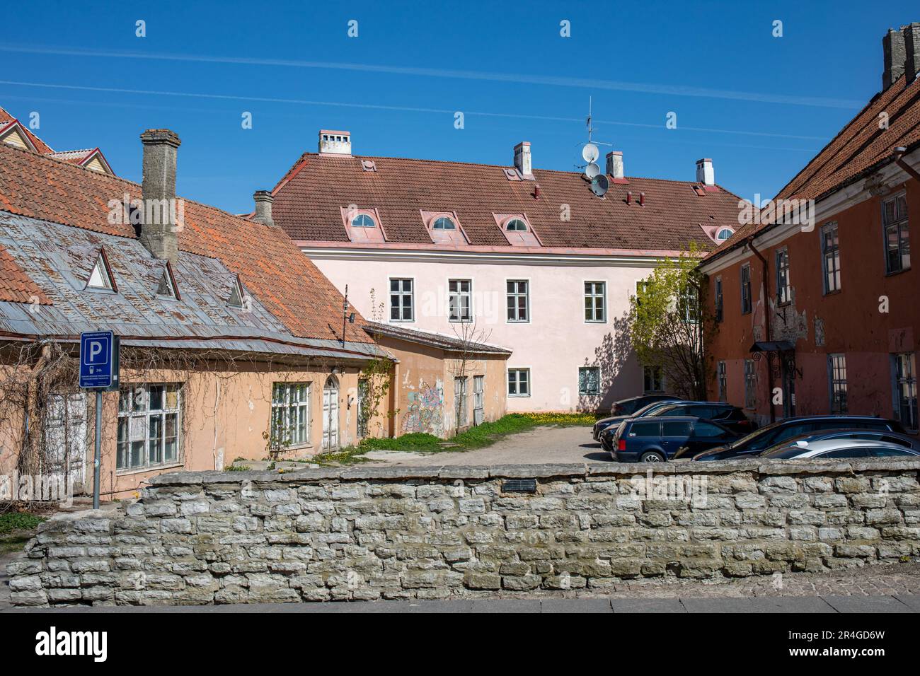 Vecchio edificio nella collina di Toompea, Vanalinn, la città vecchia di Tallinn, Estonia Foto Stock