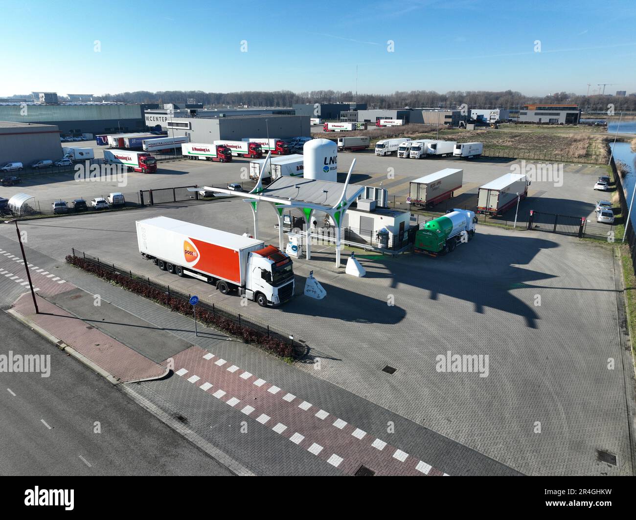 Nieuwegein, 8th febbraio 2023, Paesi Bassi. Provate il design innovativo del punto di riempimento GNL da una prospettiva unica Foto Stock