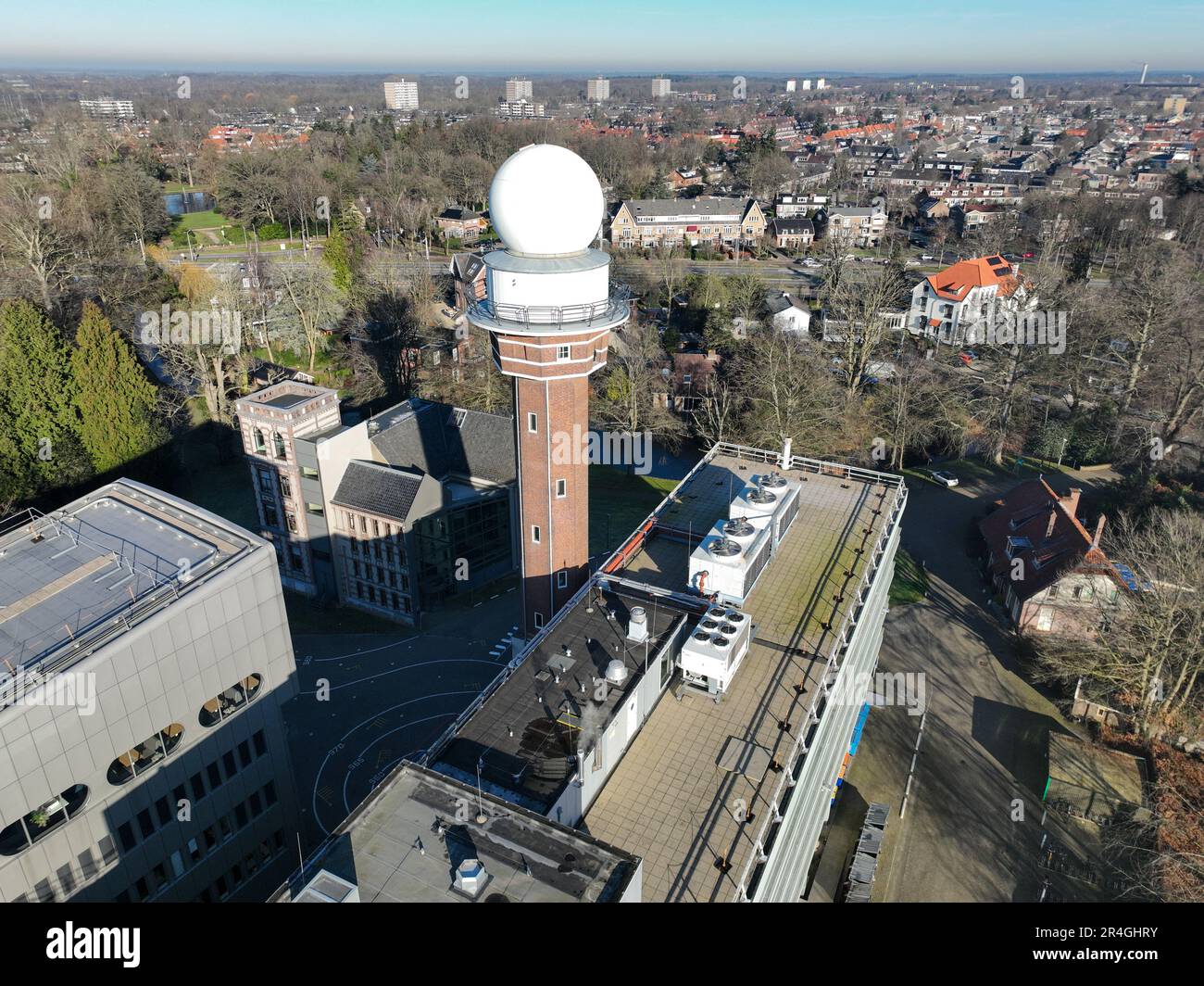 De Bilt, 8th febbraio 2023, Paesi Bassi. Scoprite la tecnologia avanzata e il design innovativo della torre meteo KNMI nel Bilt Foto Stock