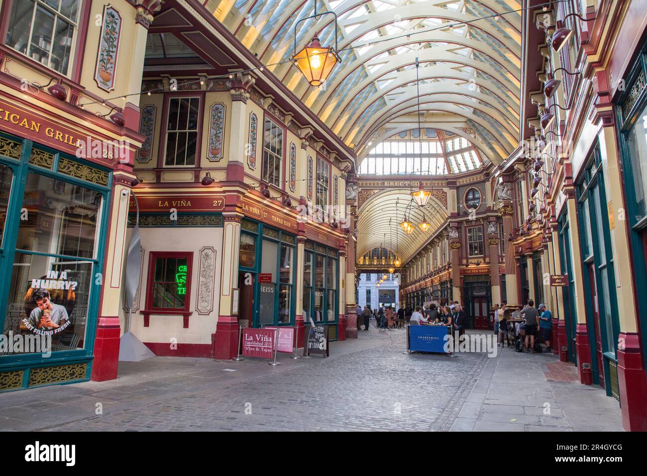 Interno del Leadenhall Market Londra Inghilterra costruito in stile vittoriano Foto Stock