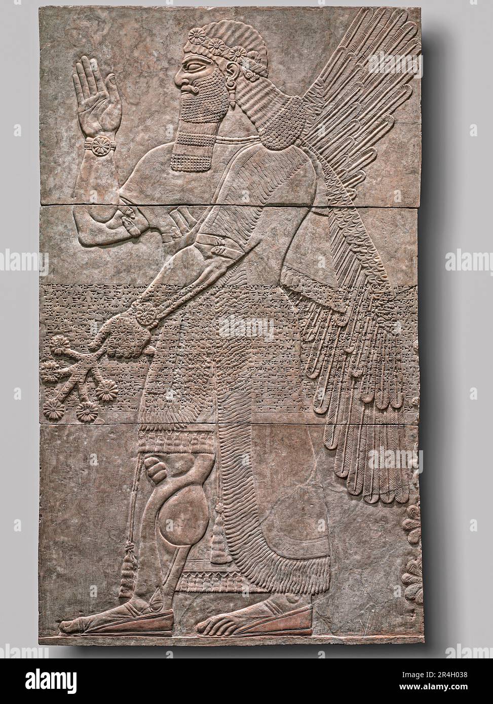 Spirito protettivo Salutante, 883–859 a.C. Neo-assiro, Iraq, Nimrud, Palazzo nord-occidentale, regno di Ashurnasirpal II, 9th ° secolo a.C. Gesso Foto Stock