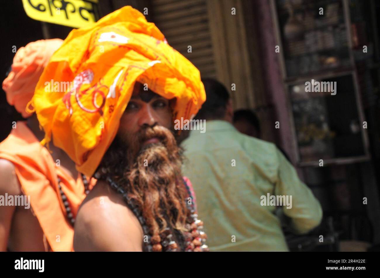 Ujjain, Madhya Pradesh, India. 28th maggio, 2023. Santo al Tempio Mahakal . Piligridas essere tilak su FORHEAD per culto a Lord Shiva Tempio Mahakal Ujjain in Madhya Pradesh circa 800 miglia dalla capitale nazionale Nuova Delhi India, il 27 maggio 2023 il Sabato, (Credit Image: © Ravi Batra/ZUMA Press Wire) USO EDITORIALE SOLO! Non per USO commerciale! Foto Stock