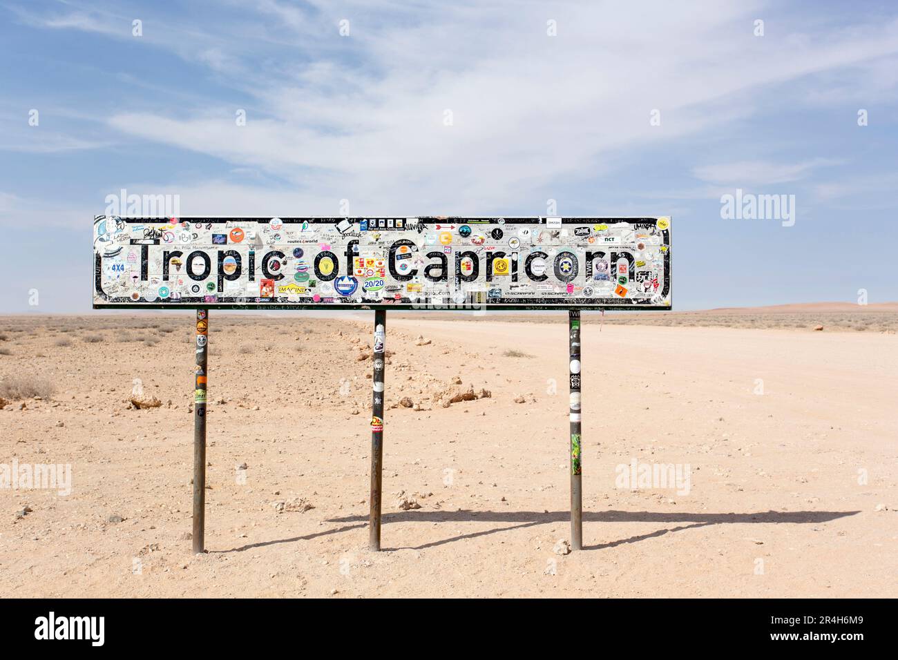 Solitaire, Namibia - 12 agosto 2018: Vista del segno tropico del capricorno in Namibia Foto Stock