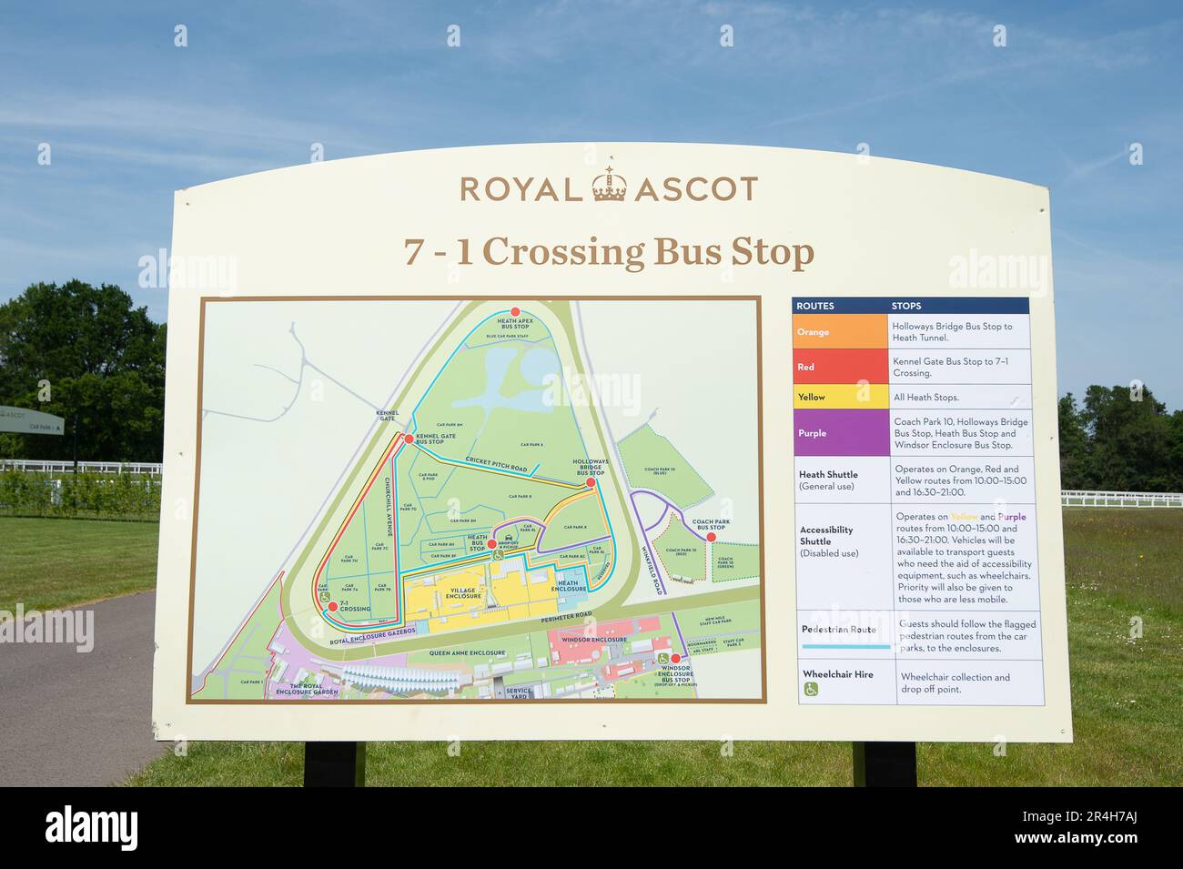 Ascot, Berkshire, Regno Unito. 28th maggio, 2023. Con soli 22 giorni di tempo fino a Royal Ascot, i preparativi sono in corso presso l'ippodromo di Ascot per Royal Ascot il mese prossimo. Il totale del prizefund di Ascot per Royal Ascot quest'anno è stato riferito essere di £9.520.000. Questo sarà il primo anno a Royal Ascot dal passaggio della defunto Regina Elisabetta II Credit: Maureen McLean/Alamy Live News Foto Stock