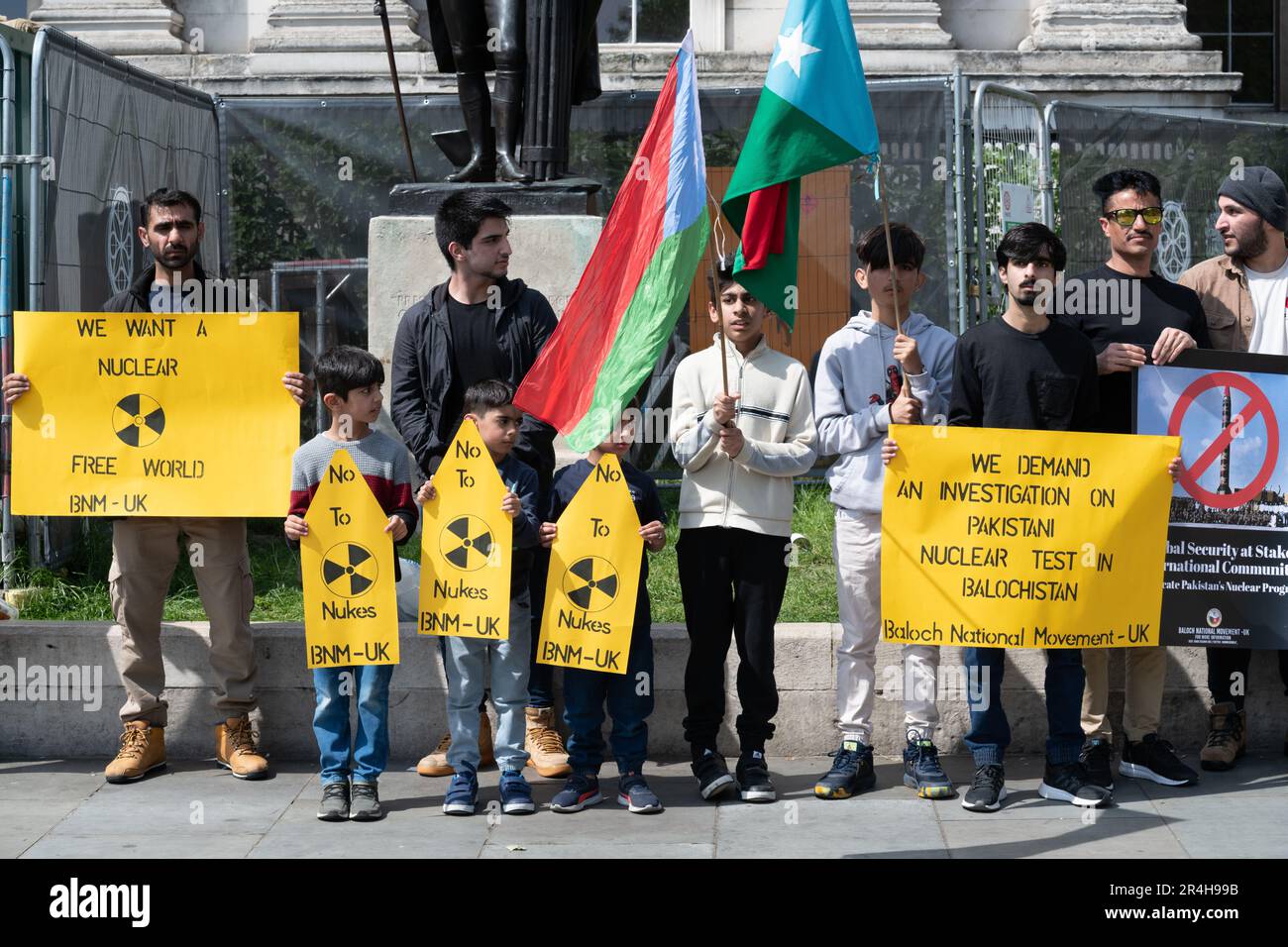 Londra, Regno Unito. 28 maggio, 2023. I nazionalisti di Baloch protestano in Piazza Trafalgar contro il Pakistan, che considerano una potenza occupante nella provincia occidentale del Balochistan . Credit: Ron Fassbender/Alamy Live News Foto Stock