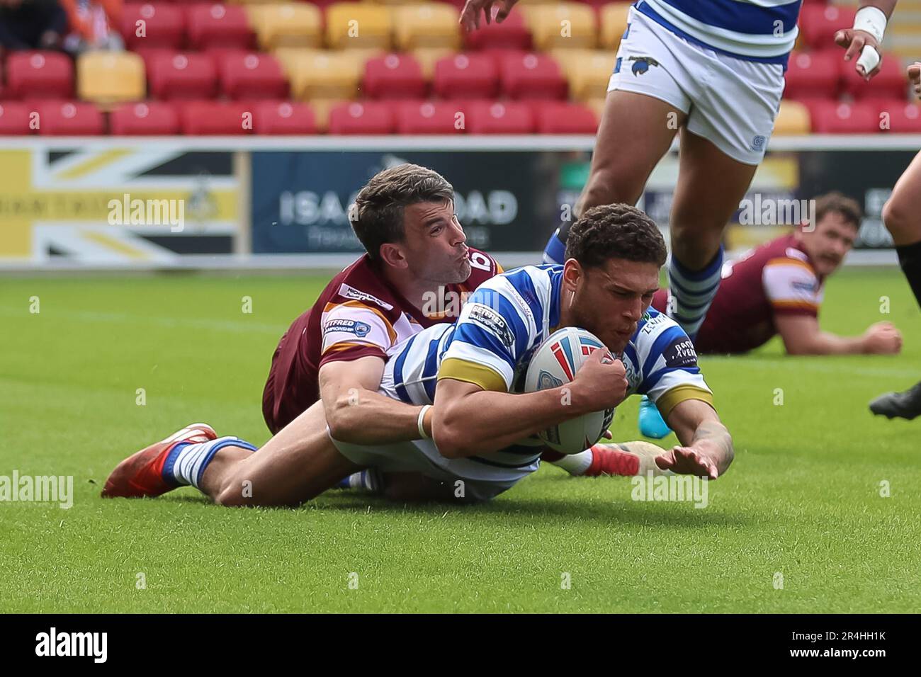 York, Regno Unito. 28th maggio, 2023. James Woodburn-Hall per Halifax*** durante la partita del Campionato Betfred tra Halifax Panthers e Batley Bulldogs presso il LNER Community Stadium di York, Regno Unito, il 28 maggio 2023. Foto di Simon Hall. Solo per uso editoriale, licenza richiesta per uso commerciale. Non è utilizzabile nelle scommesse, nei giochi o nelle pubblicazioni di un singolo club/campionato/giocatore. Credit: UK Sports Pics Ltd/Alamy Live News Foto Stock