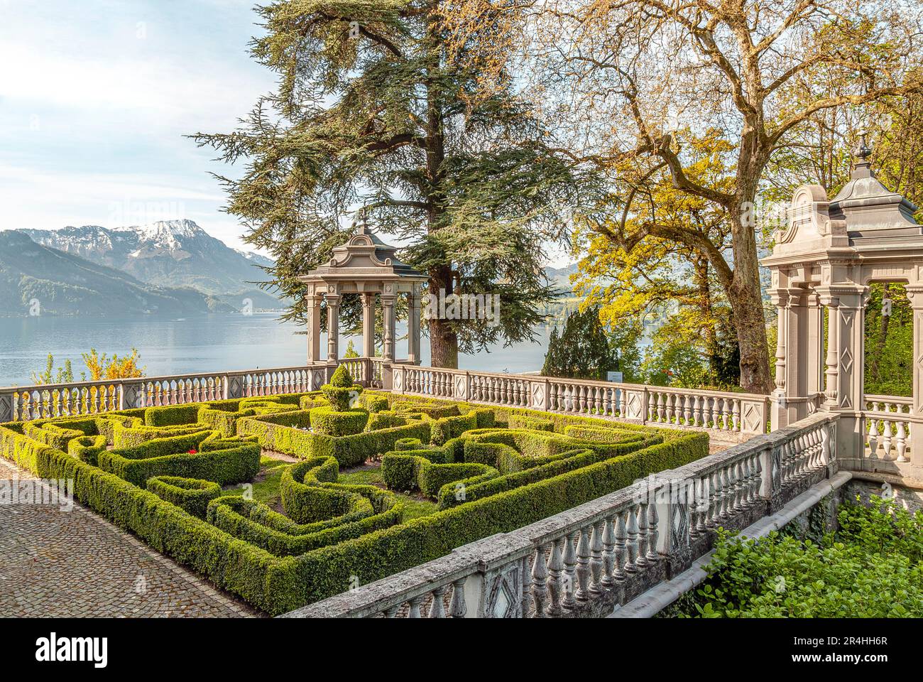 Giardino barocco a Schloss Meggen, un castello che si affaccia sul lago di Lucerna, presso il Meggenhorn vicino Lucerna, Svizzera Foto Stock