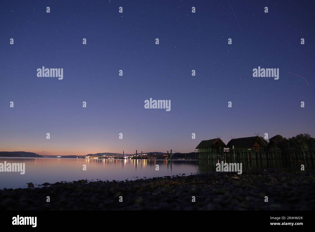 Stilt House di notte Foto Stock