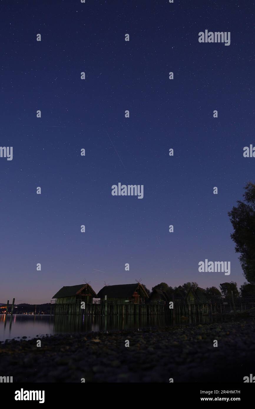 Stilt House di notte Foto Stock