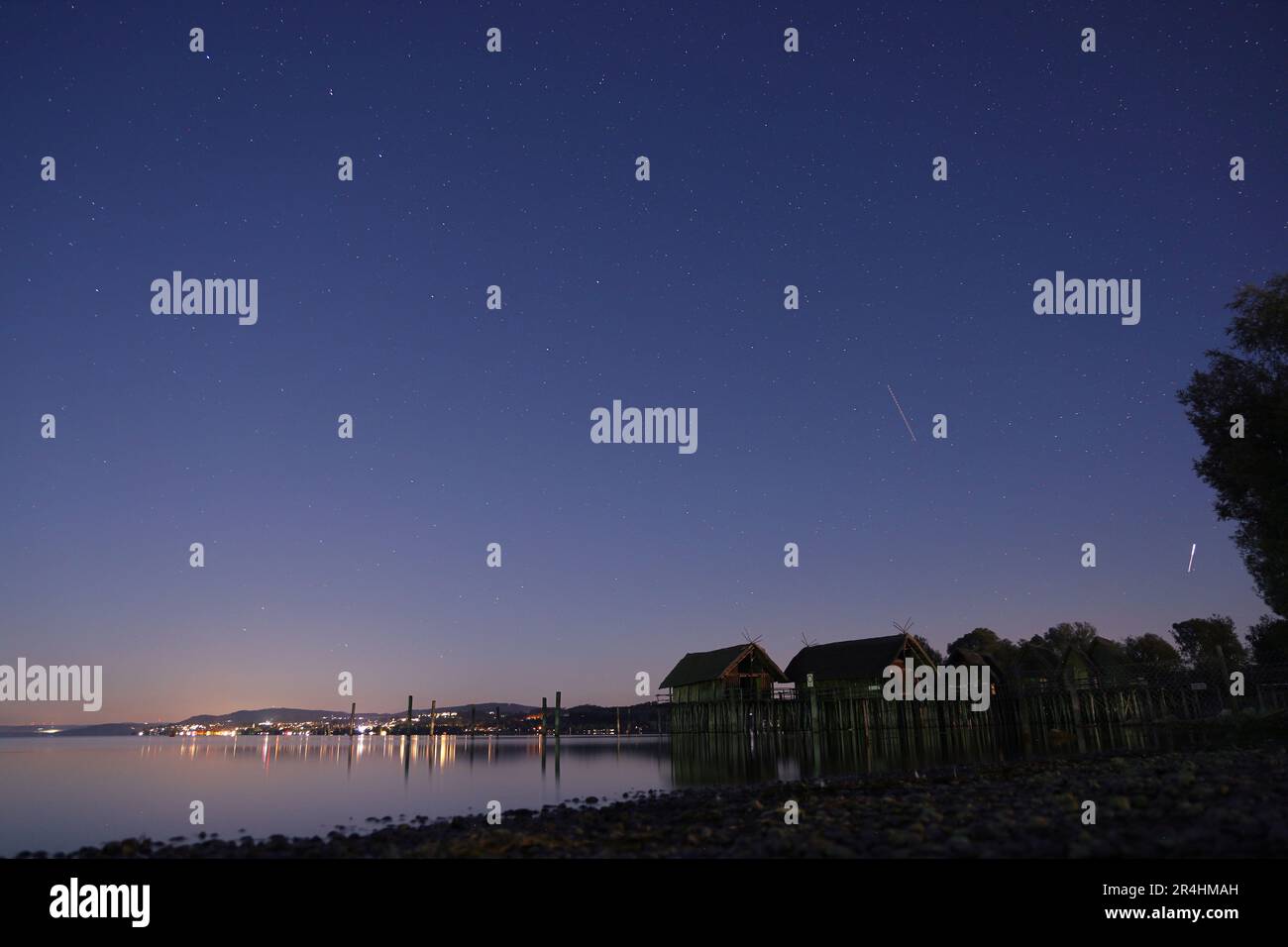 Stilt House di notte Foto Stock