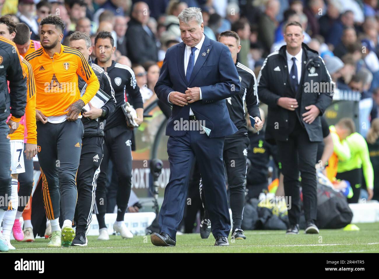 Sam Allardyce manager di Leeds United scende nel tunnel a metà tempo durante la partita della Premier League Leeds United vs Tottenham Hotspur a Elland Road, Leeds, Regno Unito, 28th maggio 2023 (Foto di James Heaton/News Images) Foto Stock