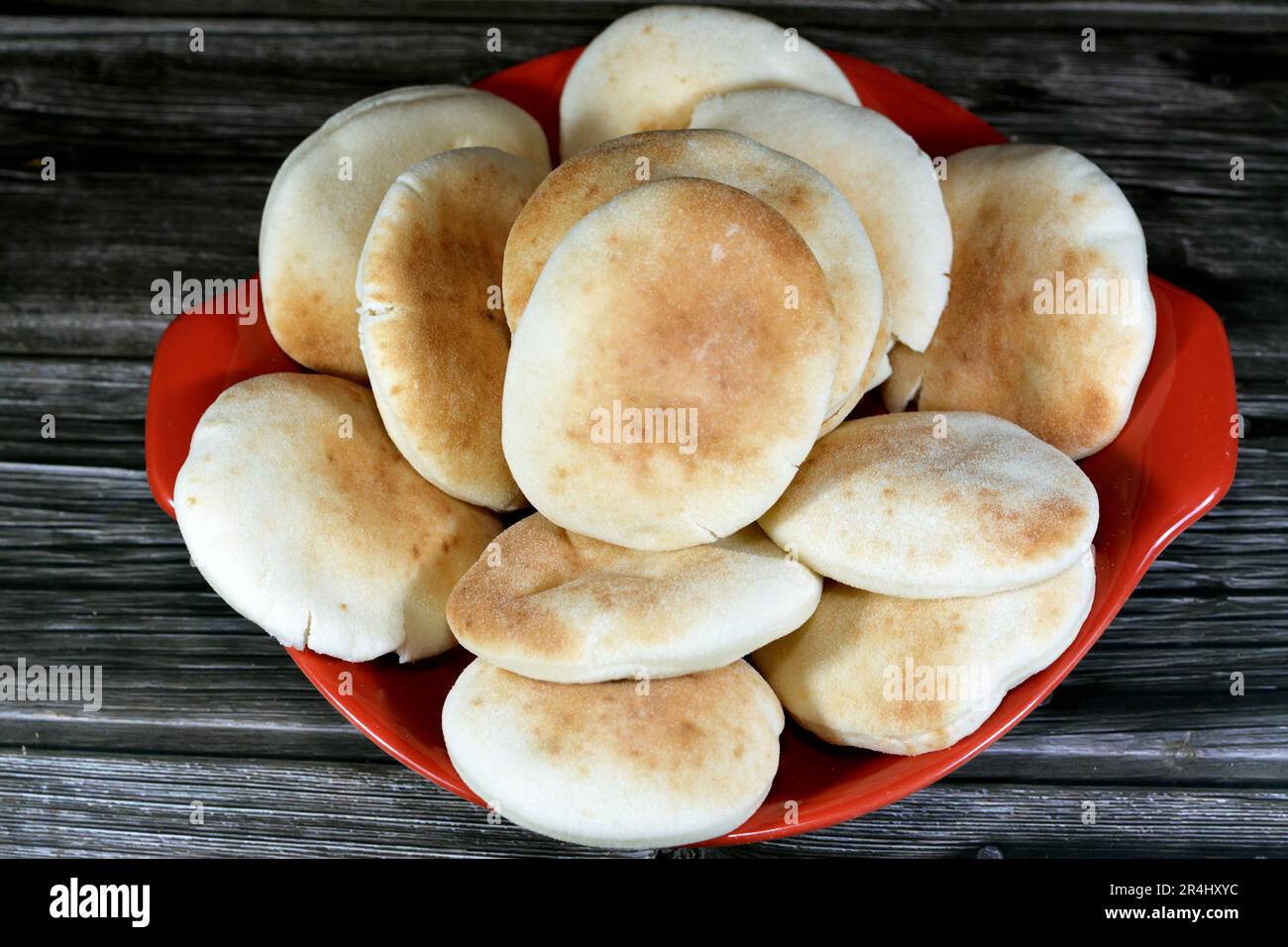 Mini tradizionale Shami pane piatto con grano e farina, piccolo Aish Shamy o piccolo pita pane cotto in forni estremamente caldi, è il risultato di un mixtu Foto Stock