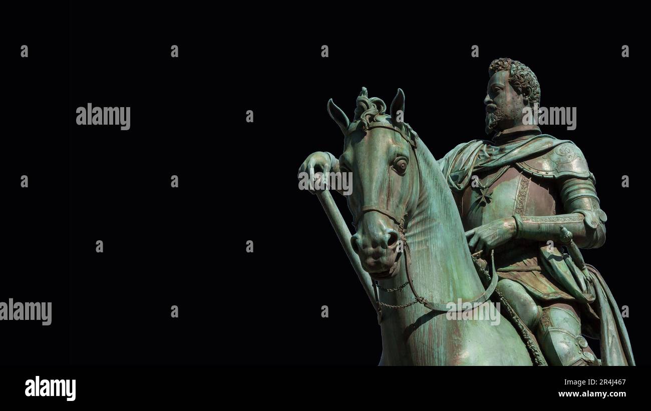 Ferdinando i Medici, Granduca di Toscana. Monumento equestre eretto nel 1607 nel centro storico di Firenze (isolato su sfondo nero wit Foto Stock