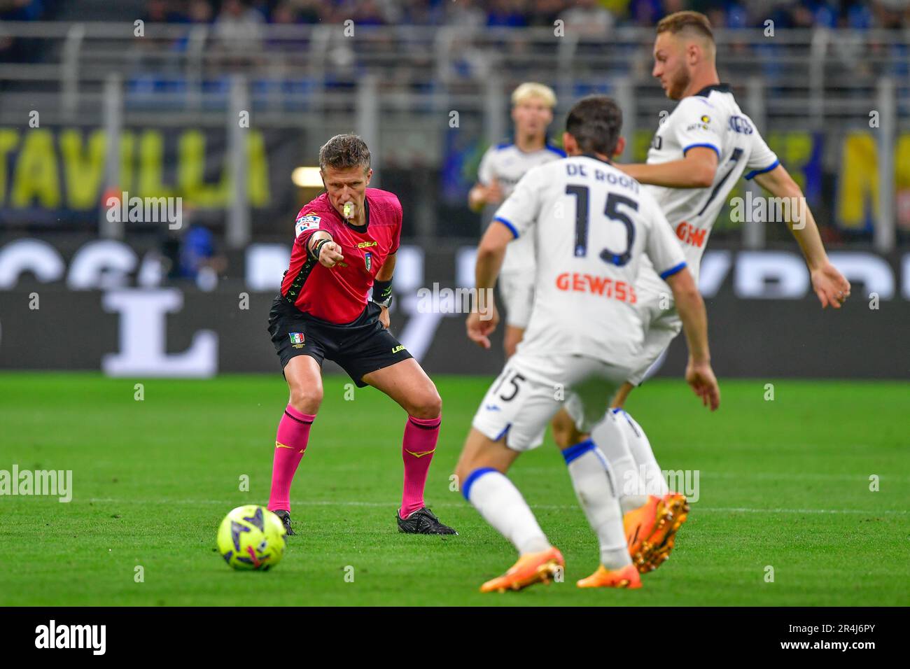 Milano, Italia. 27th maggio, 2023. L'arbitro Daniele Orsato ha visto durante la Serie Un match tra Inter e Atalanta a Giuseppe Meazza a Milano. (Photo Credit: Gonzales Photo/Alamy Live News Foto Stock