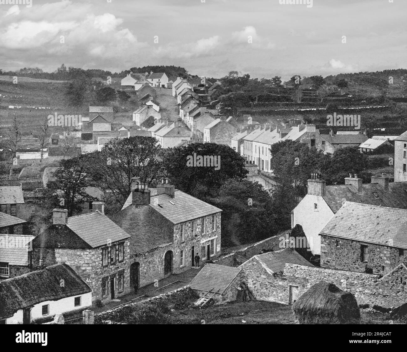 Una vista di fine 19th ° secolo di Milford o Millford, storicamente chiamato Ballynagalloglagh, una piccola città e un paese nella contea di Donegal, Irlanda. La città è stata fondata nel 18th ° secolo dalla famiglia Clement e prende il nome da un mulino che si trova sul Burn Maggie sul bordo della città. Foto Stock