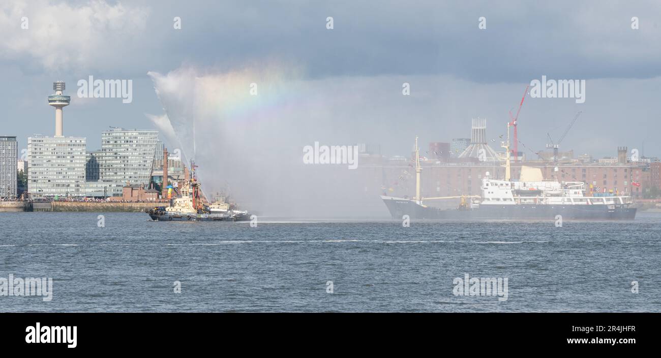 Liverpool Pier Head, Liverpool, Merseyside, Inghilterra. 28th maggio 2023. Un convoglio di barche ha luogo come parte della celebrazione, durante la Battaglia dell'Atlantico 80th ° anniversario a Pier Head. (Credit Image: ©Cody Froggatt/Alamy Live News) Foto Stock