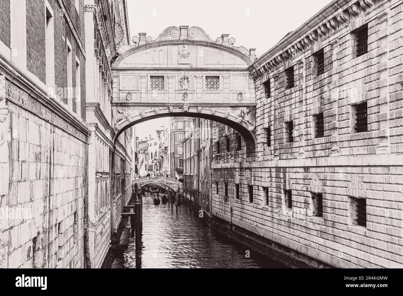 Foto retrò di Venezia . Ponte dei Sospiri sul canale d'acqua a Venezia Foto Stock