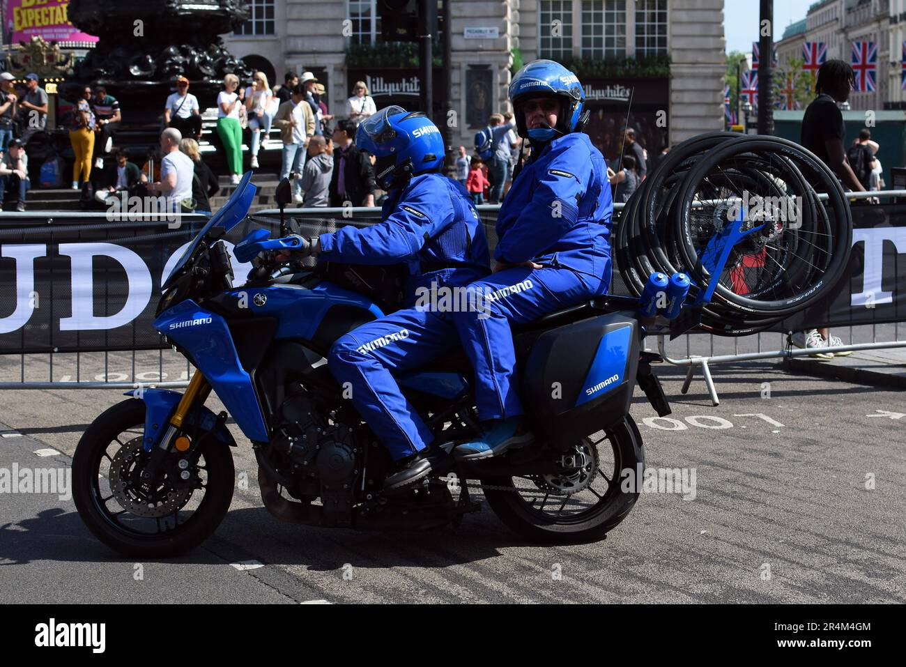 Londra, Regno Unito. 28th maggio, 2023. RideLondon Classique, parte del WorldTour delle Donne UCI. Il West End è un pacchetto di folle per Ride London 2023 credito: JOHNNY ARMSTEAD/Alamy Live News Foto Stock